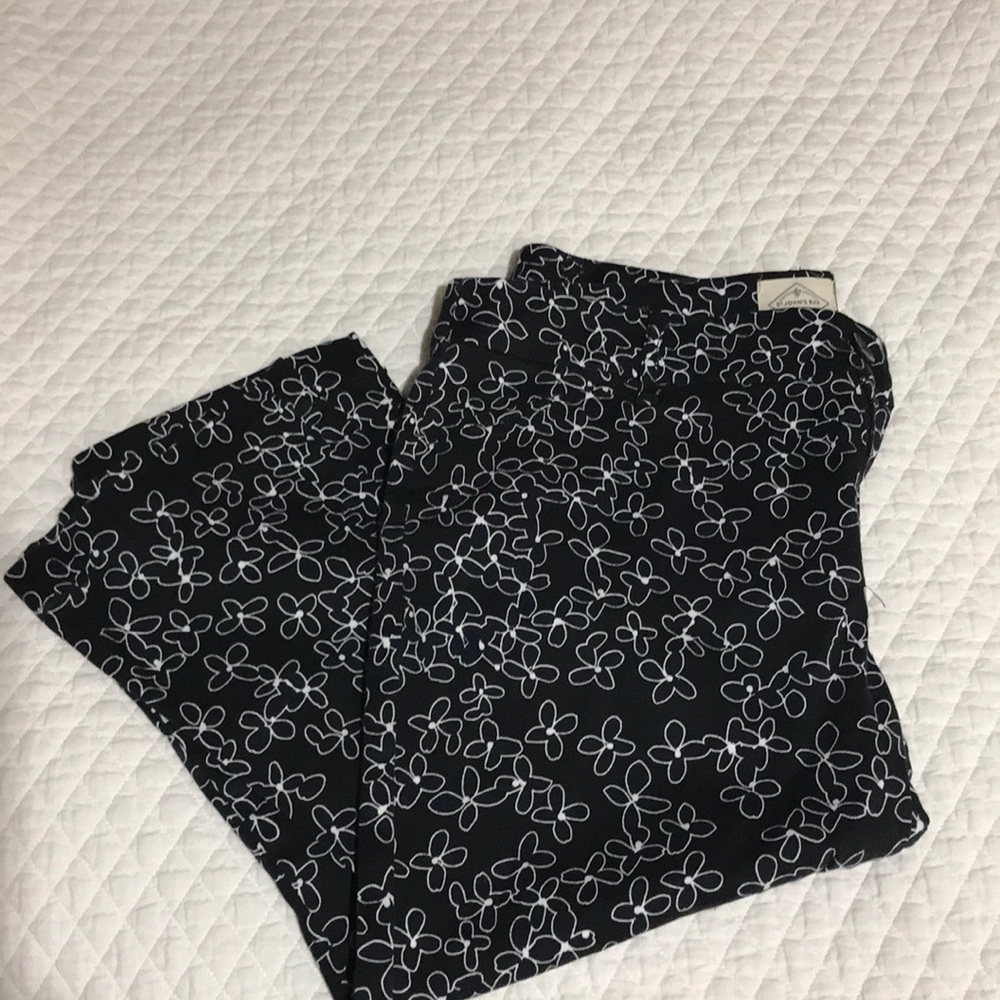 St Johns Bay Capri black pants with white flowers